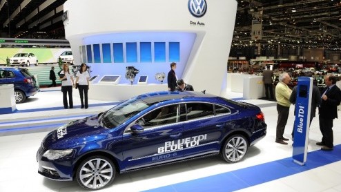 Het nieuwe jaar is in de autowereld zo langzamerhand al ingetreden. Bij Volkswagen betekent dat nieuwe zuinigere motoren, meer DSG, kleine verfijningen, gewijzigde prijzen en verruimde standaarduitrus