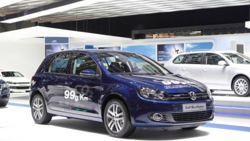 Het nieuwe jaar is in de autowereld zo langzamerhand al ingetreden. Bij Volkswagen betekent dat nieuwe zuinigere motoren, meer DSG, kleine verfijningen, gewijzigde prijzen en verruimde standaarduitrus