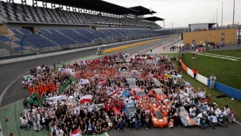 Nederland sleepte twee prijzen in de wacht tijdens de 25ste editie van de Europese Shell Eco-marathon. In deze marathon draait alles om techniek en duurzame mobiliteit. Ruim tweehonderd teams van scho