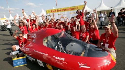 Nederland sleepte twee prijzen in de wacht tijdens de 25ste editie van de Europese Shell Eco-marathon. In deze marathon draait alles om techniek en duurzame mobiliteit. Ruim tweehonderd teams van scho