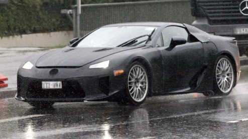 Lexus heeft alweer in 2005 op de Tokyo Motor Show hun sportieve LF-A concept gepresenteerd. Ook de roadsterversie heeft zich als studiemodel al laten zien. Toch zitten de Japanners niet stil, getuige