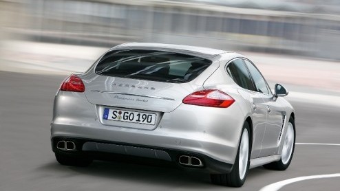 De Porsche- en autoliefhebber wil de Porsche Panamera gewoon nu bij de dealer hebben staan. Het merk doet het zelf wat rustiger aan en meldt dat de productie van de Gran Turismo in de fabriek te Leipz