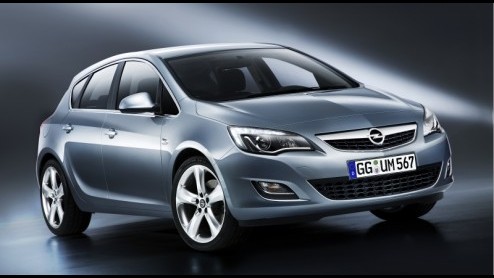Hoewel Opel zelf de nieuwe Astra pas in september in levende lijve uit de doeken doet, kunnen we nu dan (eindelijk!) de eerste officile beelden bekijken. Zodoende kent de 'kleine Insignia' geen gehei