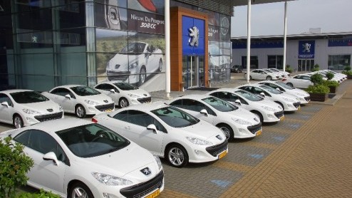 De eerste exemplaren van de nieuwe Peugeot 308 CC zijn inmiddels succesvol afgeleverd, nog voor de Nederlandse introductie op 21 mei. Het betreft een gelimiteerde serie Black&White Edition, die eind m