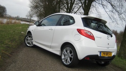 Een hot hatch is het nog niet, maar de Mazda2 1.5 GT-M is achter het stuur bijzonder vermakelijk. Zijn sportieve uitmonstering en pittige krachtbron komen goed tot hun recht, wel is de 2 net even kr