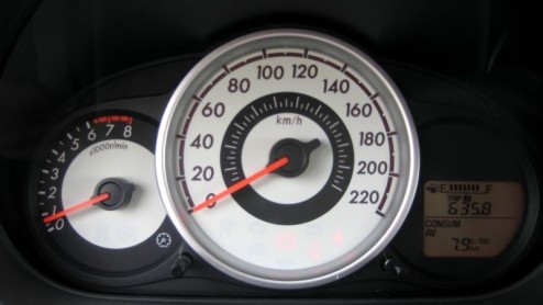 Een hot hatch is het nog niet, maar de Mazda2 1.5 GT-M is achter het stuur bijzonder vermakelijk. Zijn sportieve uitmonstering en pittige krachtbron komen goed tot hun recht, wel is de 2 net even kr