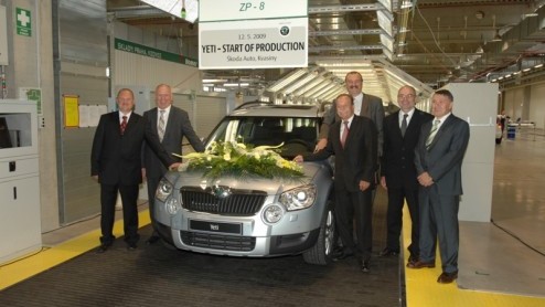 Het is aftellen geblazen voor de komst van de Skoda Yeti. Het Tsjechische merk heeft deze week, na de laatste rijproeven op divers wegdek in Noorwegen, de productie opgestart. We moeten echter tot de