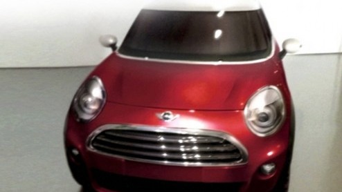 Het Franse automagazine L'automobile lijkt de hand weten te leggen op foto's van de nieuwe nieuwe Mini. Inderdaad, de generatie die voor 2011 op stapel staat. Niet geheel onverwacht vertoont het proto