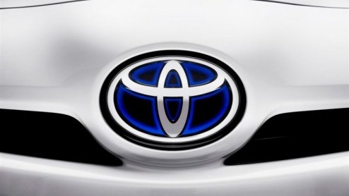 Toyota gaat weer een stap verder met hybridetechnologie. De Japanners starten een pilotproject met 150 plug-in hybrides op basis van de nieuwe Prius. Deze modellen kunnen via het stopcontact worden op