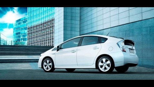 Toyota gaat weer een stap verder met hybridetechnologie. De Japanners starten een pilotproject met 150 plug-in hybrides op basis van de nieuwe Prius. Deze modellen kunnen via het stopcontact worden op