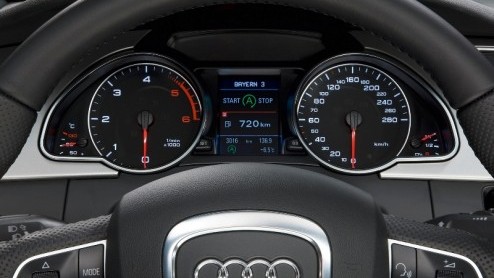 Audi zet een nieuwe stap in het verzuinigen van haar modellenrange. Vanaf het tweede kwartaal wordt het pakket met efficinte maatregelen aangevuld met een start-stopsysteem en een intelligente boor
