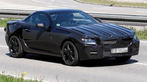 Dit zijn de eerste beelden van de nieuwe generatie Mercedes-Benz SLK-Klasse. De sportieve roadster van het merk loopt in huidige gedaante  ondanks een facelift- alweer mee sinds. Zodoende wordt in th