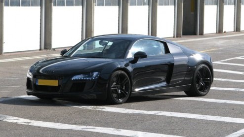 Stel, je hebt een sportieve auto met de nodige pit en je wilt graag op een verantwoorde manier je stuurmanskunsten naar een hoger peil tillen. Waar kan dat nou beter dan op het circuit van Zandvoort?