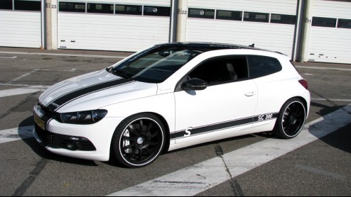 Stel, je hebt een sportieve auto met de nodige pit en je wilt graag op een verantwoorde manier je stuurmanskunsten naar een hoger peil tillen. Waar kan dat nou beter dan op het circuit van Zandvoort?