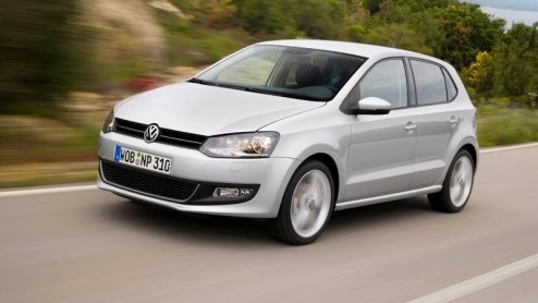 Na de presentatie van de Volkswagen Polo is het nu tijd voor een prijs. Volkswagen levert het nieuwe succesnummer in spe voor 13.290 euro. Daarvoor staat een 1.2 Easyline voor de deur, met 60 pk onder