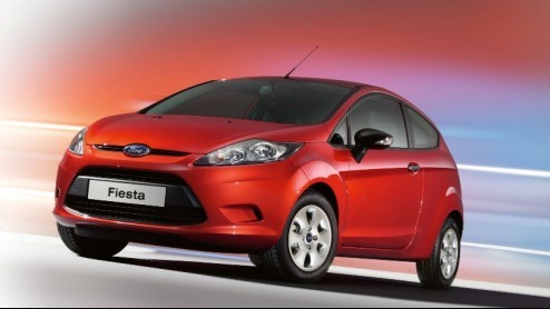 Ford bouwt het succes van de nieuwe Fiesta uit met een aantrekkelijke, lager geprijsde uitvoering. Het is de Fiesta Limited, die voor 12.500 euro in de showroom staat. Voor de vorige instapper moest