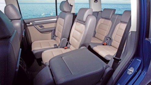 Autos krijgen tegenwoordig al na een jaar of drie een opknapbeurt, doorgaans facelift genoemd. De Volkswagen Touran was daarvoor aan de beurt en Europas grootste autobouwer heeft er niet mr aan