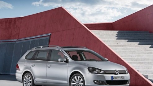 Nu de Volkswagen Golf VI al bij de dealer staat, kunnen zijn directe afstammelingen zoals de Golf Plus en Golf Variant niet achterblijven. Die laatste is nu opgefrist, met een nieuwe neus, een ander i