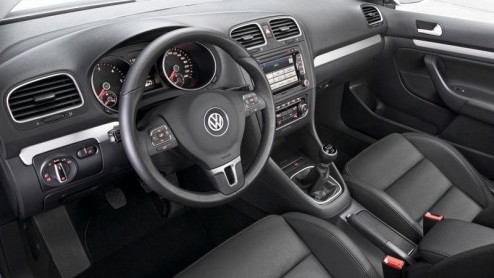 Nu de Volkswagen Golf VI al bij de dealer staat, kunnen zijn directe afstammelingen zoals de Golf Plus en Golf Variant niet achterblijven. Die laatste is nu opgefrist, met een nieuwe neus, een ander i