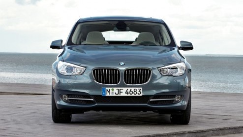 Een BMW 5-serie sedan te krap, en geen behoefte aan een Touring, X5 of X6? Dn is de BMW 5-serie GT wellicht een optie. We zagen de presentatie van het studiemodel al in Geneve, en nu zijn er in afwac