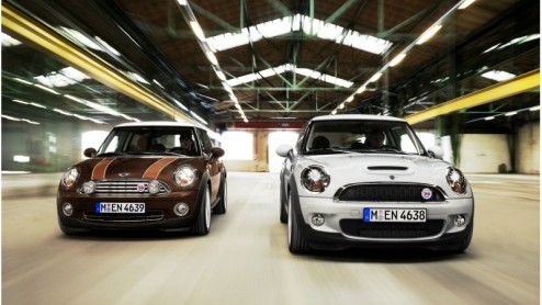 Mini bestaat vijftig jaar en dat moet natuurlijk uitgebreid gevierd worden. Het merk trakteert op twee speciale modellen die precies een jaar op de markt verkrijgbaar zullen zijn; de de MINI 50 Mayfai