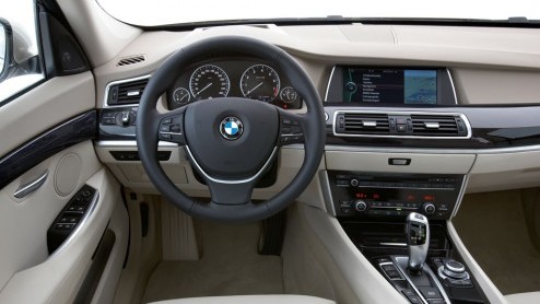 In Rijswijk presenteerde BMW afgelopen week de nieuwe 5-serie GT, een nieuwkomer in het Executive-segment die dit jaar nog op de automarkt moet verschijnen.