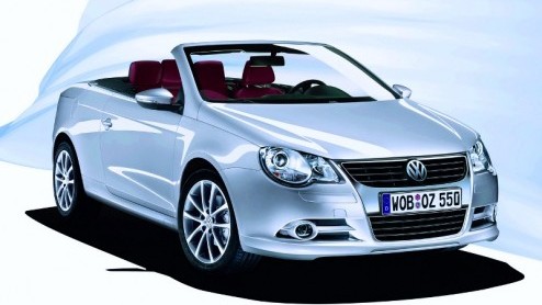 Volkswagen zet de Eos in een sportief daglicht. De coupe-cabriolet kan (nog) niet rekenen op een nieuwe Golf VI neus maar zijn makers hebben wel een subtiele bodykit ontwikkeld.