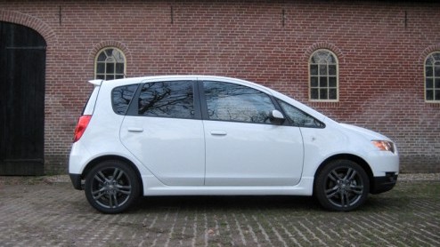 Bij Mitsubishi kunnen sportieve rijders al jaren terecht bij de Lancer Evolution. Sinds kort is ook de vernieuwde Colt in gespierd outfit verkrijgbaar, maar dan onder de noemer Ralliart. Welke naam he