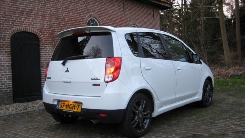 Bij Mitsubishi kunnen sportieve rijders al jaren terecht bij de Lancer Evolution. Sinds kort is ook de vernieuwde Colt in gespierd outfit verkrijgbaar, maar dan onder de noemer Ralliart. Welke naam he