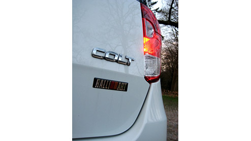 Bij Mitsubishi kunnen sportieve rijders al jaren terecht bij de Lancer Evolution. Sinds kort is ook de vernieuwde Colt in gespierd outfit verkrijgbaar, maar dan onder de noemer Ralliart. Welke naam he