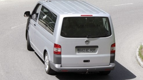 Het schoolvoorbeeld van aannemersvervoer, postbezorging en andere bedrijfsmatig gebruik is de Volkswagen Transporter. Deze T5 - als personenuitvoering bekend onder de naam Multivan - loopt mee sinds