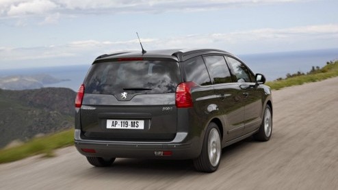 Dat het MPV-segment springlevend is, bewijst Peugeot met de nieuwe 5008. Deze vijf- of zevenziter zal op de komende IAA in Frankfurt zijn debuut beleven en de verkoop zal in de loop van de herfst van 