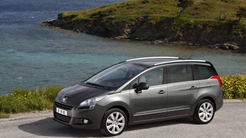 Dat het MPV-segment springlevend is, bewijst Peugeot met de nieuwe 5008. Deze vijf- of zevenziter zal op de komende IAA in Frankfurt zijn debuut beleven en de verkoop zal in de loop van de herfst van 