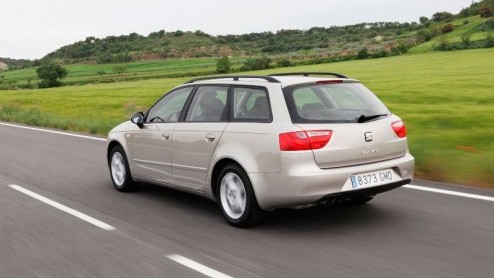 Nu de Seat Exeo sedan reeds bij de dealers staat, maakt de stationwagon-variant ST zijn opwachting. Deze wordt vanaf september leverbaar voor 25.295 euro, wat een meerprijs van 1300 euro inhoudt. Bove