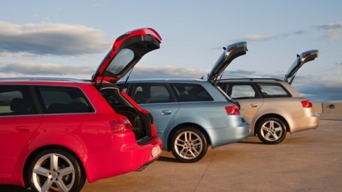 Nu de Seat Exeo sedan reeds bij de dealers staat, maakt de stationwagon-variant ST zijn opwachting. Deze wordt vanaf september leverbaar voor 25.295 euro, wat een meerprijs van 1300 euro inhoudt. Bove