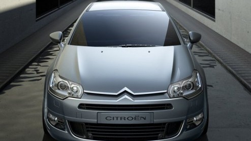 Een typische win-win situatie geldt voor de nieuwe topdiesel in de Citron C5 en C6. Deze splinternieuwe zelfontbrander is krachtiger en zuiniger tegelijk, wat een veel lagere aanschafprijs voor beide