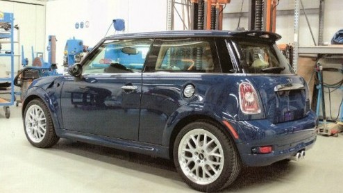Wat gebeurt er als het prestigieuze Rolls-Royce zich gaat bemoeien met een Mini Cooper S JCW? Zie hier de rijkelijk aangeklede Mini Rolls-Royce Edition, die waarschijnlijk echter niet in productie gaa