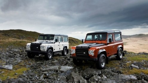 Het echte werkpaard uit de Land Rover familie wordt deze zomer in het zonnetje gezet: de Britten komen met twee niet mis te verstane limited editions op basis van de Defender: de Defender Fire en Ice.