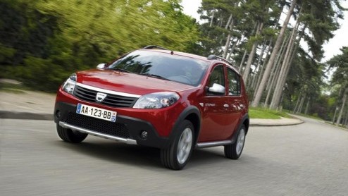 Dacia koos voor de presentatie van de Sandero Stepway een bijpassende locatie: de Nationale Dacia meeting in Biddinghuizen. Deze stoere versie van de Sandero kan vanaf volgende maand worden besteld en
