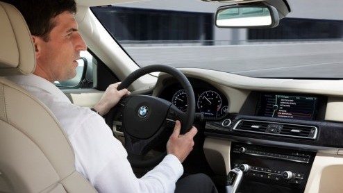 BMW introduceert een nieuwe generatie voice control, waarmee via spraaksturing ongekend eenvoudig het communicatie-, navigatie- en audiosysteem van de auto is te bedienen. Vanaf september dit jaar doe