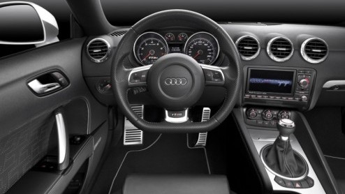 Audi maakte in de jaren tachtig in de rallysport furore met de oer-Quattro. Voorzien van een vijfcilinder turbomotor en quattro vierwielaandrijving boekte coureur Hannu Mikkola een groot aantal overwi