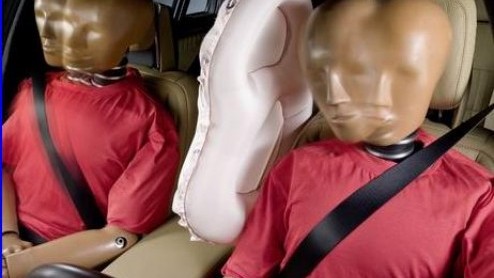 Voor Mercedes-Benz is 2009 het jaar van veiligheid. In dit jubileumjaar laat Mercedes-Benz aan de hand van het studiemodel ESF (Experimentelles Sicherheits Fahrzeug) 2009 het nodige zien van waaraan d
