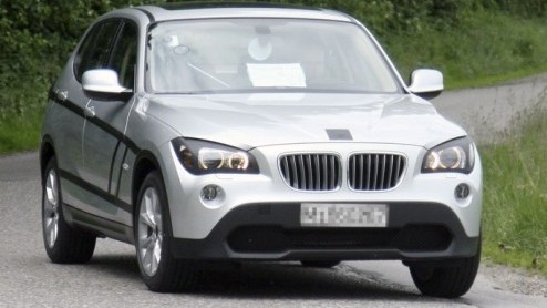 Het is aftellen voor de BMW X1. De nieuwste en tevens kleinste uitbreiding van de X-familie van BMW wordt in september te Frankfurt gentroduceerd, maar is vooraf al meerdere malen gesignaleerd op de