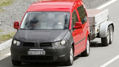 Volkswagen is dik tevreden met de nieuwe Golf VI neus, en brengt steeds meer eigen modellen naar de tekentafel voor een soortgelijke makeover. Na beelden van een verhulde Touran is het nu tijd voor be