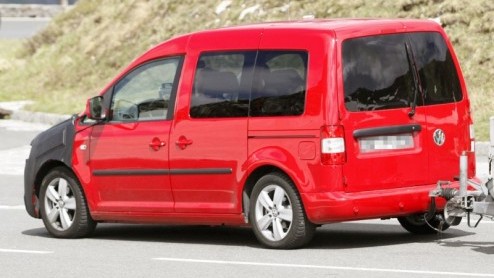 Volkswagen is dik tevreden met de nieuwe Golf VI neus, en brengt steeds meer eigen modellen naar de tekentafel voor een soortgelijke makeover. Na beelden van een verhulde Touran is het nu tijd voor be
