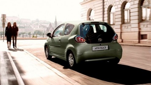 Vanaf deze maand heeft Toyota een extra luxe variant van Neerlands best verkochte auto op de markt gebracht, de Toyota Aygo Aspiration Green. Deze staat met alcantara bekleding, lichtmetaal en airco b