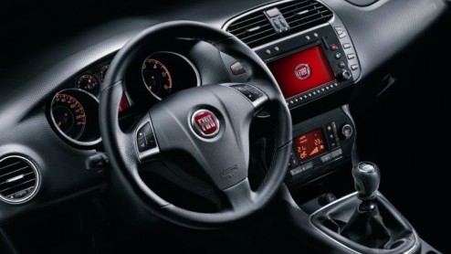 Fiat verrast ons met een flinke prijsverlaging van de Bravo met dieselmotor. De importeur verlaagt de prijzen met 3500 euro, waardoor de 1.6 Multijet 16v 90 Corporate met 20% bijtelling nu 'slechts' 2