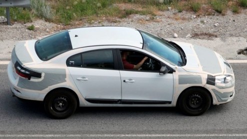 De Renault Mgane sedan mag dan in ons land een beetje ondergeschoven zijn, dat betekent niet dat er geen toekomst voor deze carrosserievariant is weggelegd. In veel zonnige landen kan deze Fransman o