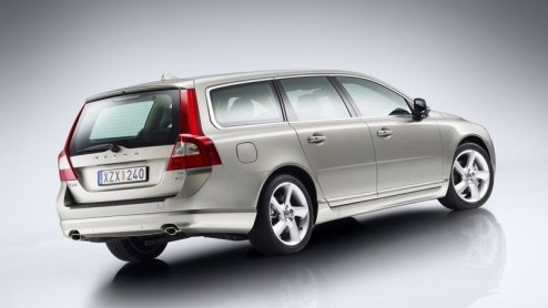 Volvo levert de V70 in thuisland Zweden ook in een CNG aardgasvariant. De Nederlandse importeur ziet geen brood in bifuel, dus neemt Volvo-dealer Broekhuis heft in eigen hand en zet de V70 2.5 FT CNG 