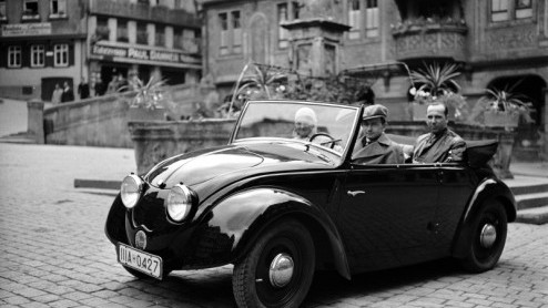 De Volkswagen Kever, wie kent m niet? Het Porsche Museum staat stil bij de 75e verjaardag van deze wereldauto, waarvan er ruim 21 miljoen zijn geproduceerd. Op 22 juni opent het museum een speciale